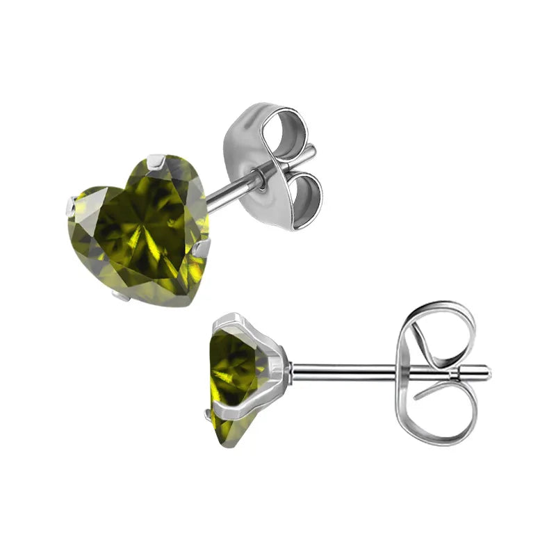 Aramat Jewels hartjes oorstekers van zilverkleurig RVS met olijfgroene zirkonia in hartvorm