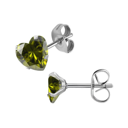 Aramat Jewels hartjes oorstekers van zilverkleurig RVS met olijfgroene zirkonia in hartvorm