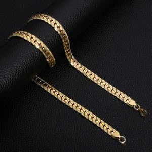 Goudkleurige Aramat Jewels gourmet ketting van 5mm breed roestvrij staal met een stijlvolle bewerkte rand.