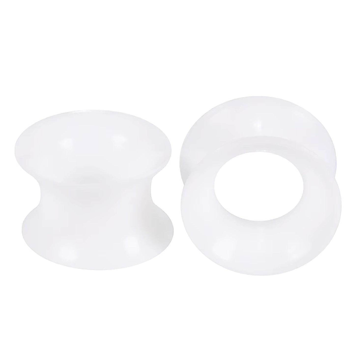 Aramat Jewels flexibele witte siliconen oortunnels van 8mm met een comfortabel double flared design voor gestretchte oren.