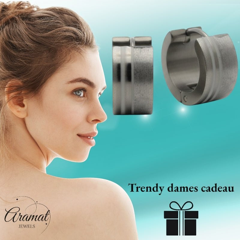 Aramat Jewels silver-tone stainless steel hoop earrings with sandblasted and polished stripes, 13mm.