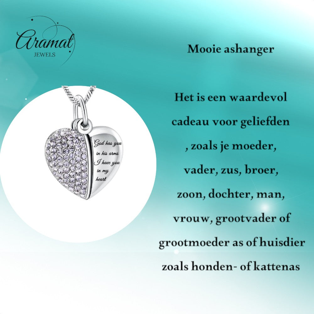 Aramat Jewels stalen hartvormige ashanger met lila kristallen en de tekst "God has you in his arms, I have you in my heart".