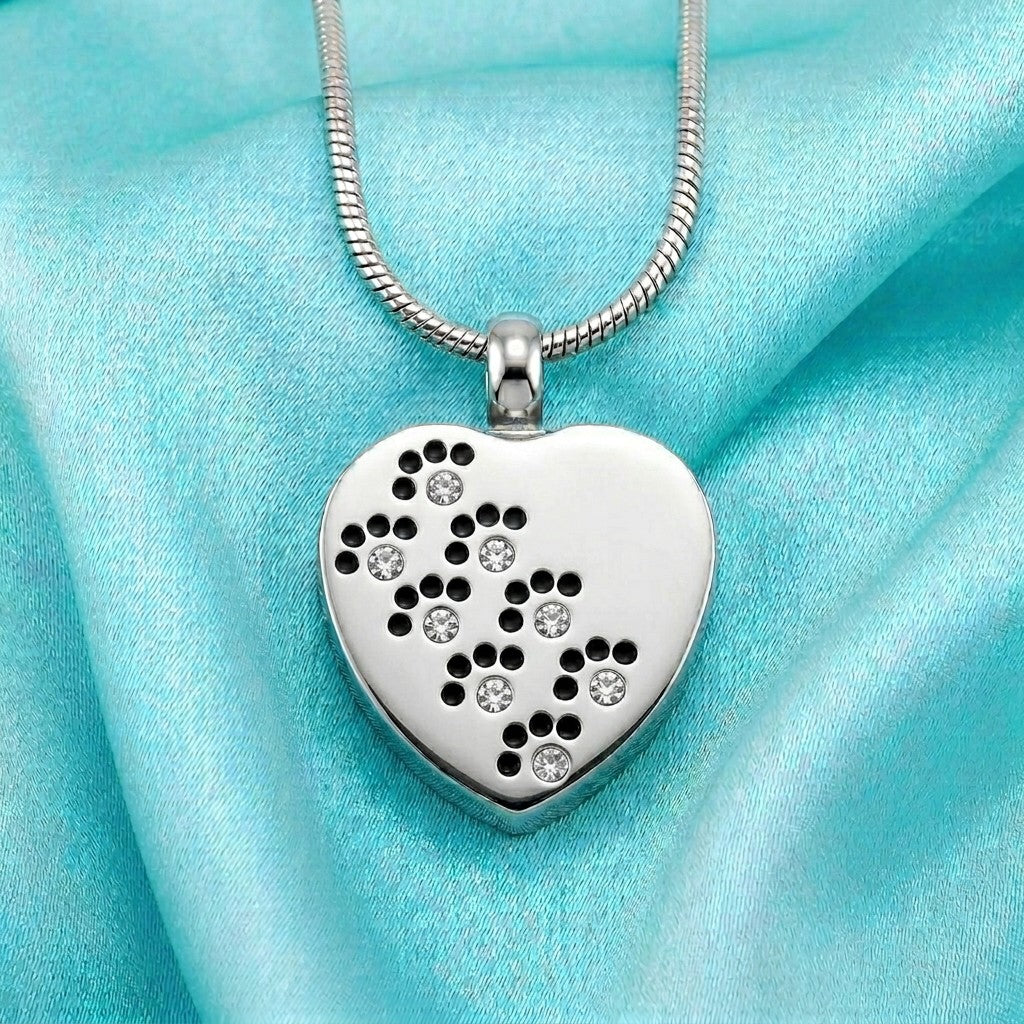 Aramat Jewels zilverkleurige stalen ashanger in hartvorm met pootjes en zirkonia