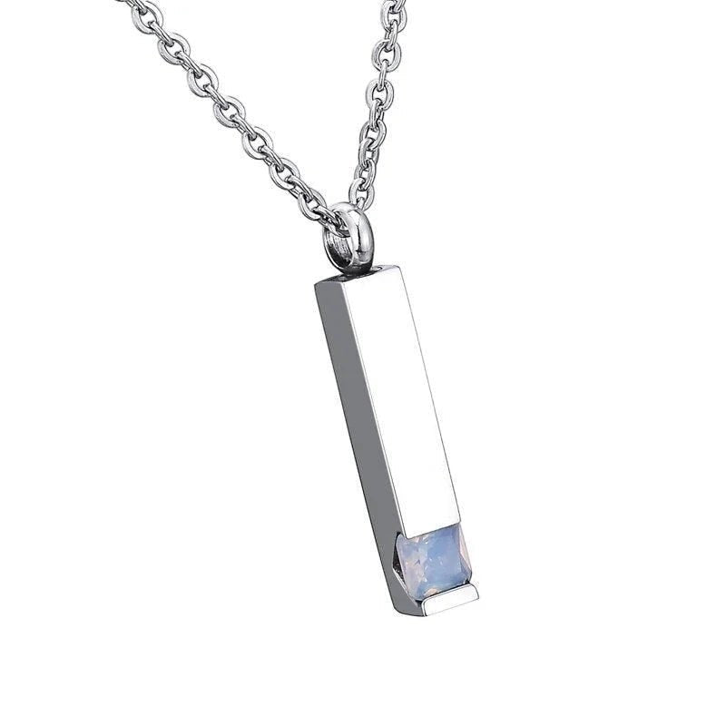 Aramat Jewels zilverkleurige stalen staaf ashanger met zirkonia steen, minimalistisch en elegant.