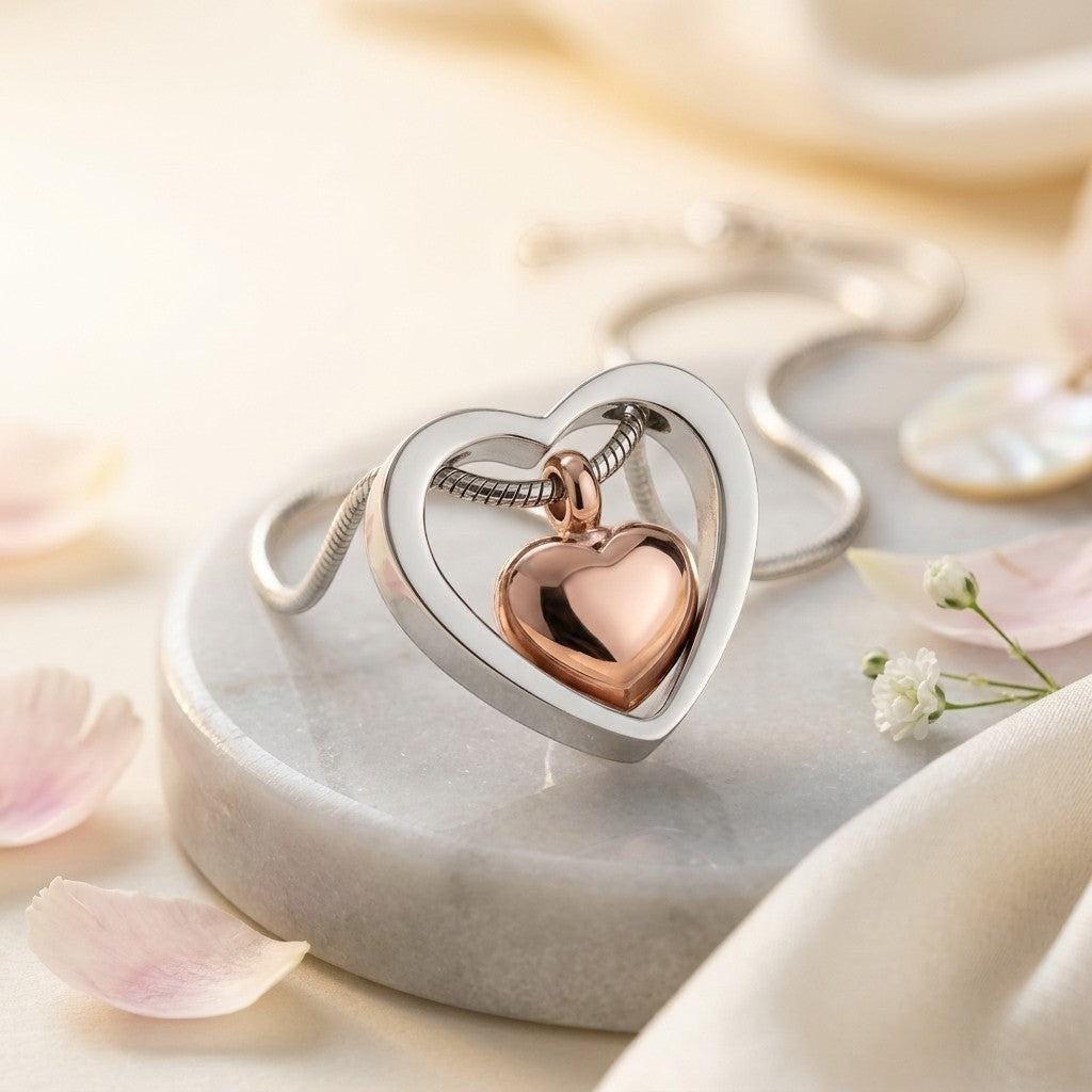 Aramat Jewels stalen hart crematiehanger in zilverkleurig en rosékleurig. Gedenksieraad met schroefsluiting voor as.