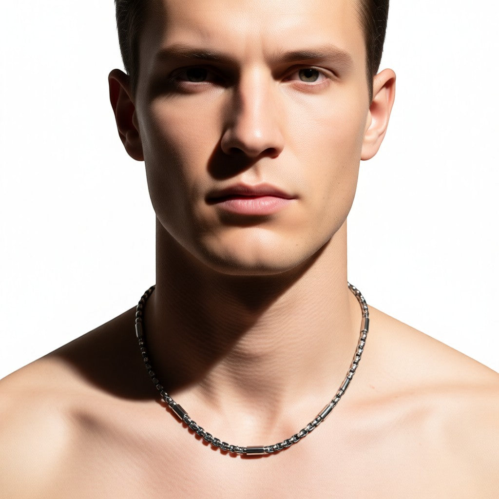 Aramat Jewels roestvrijstalen jasseron ketting met staafjes, 60cm lang, gedragen door een man voor een tijdloze look.