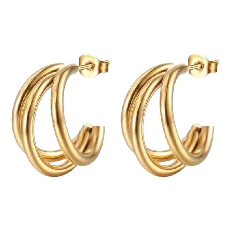 Aramat Jewels goudkleurige triple halve oorringen van roestvrij staal met vlindersluiting, 25mm hoog.