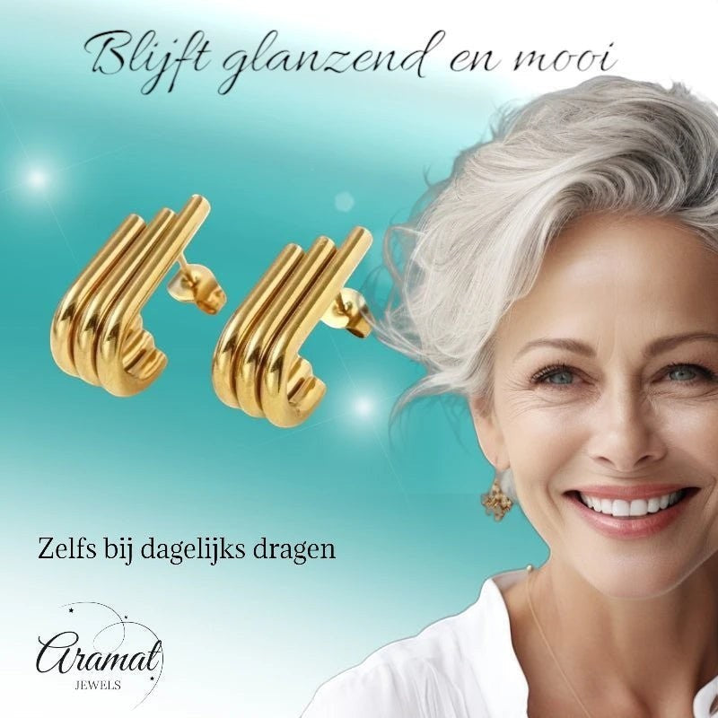 Aramat Jewels goudkleurige triple oorstekers met drie staafjes in een halve hoepel design van roestvrij staal.