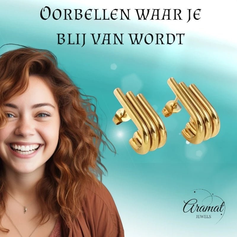Aramat Jewels goudkleurige triple oorstekers met drie staafjes in een halve hoepel design van roestvrij staal.