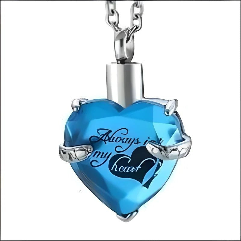 Aramat Jewels turquoise stalen hartvormige ashanger met de tekst 'Always in my heart'. RVS gedenksieraad zonder ketting.