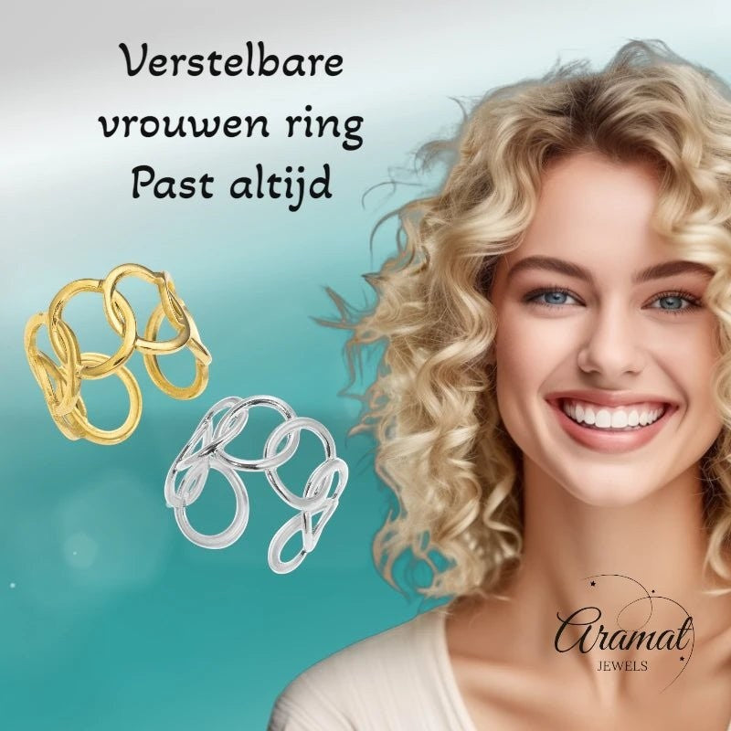 Aramat Jewels verstelbare RVS ringen met ovale schakels in goud en zilver, gedragen door een lachende vrouw.