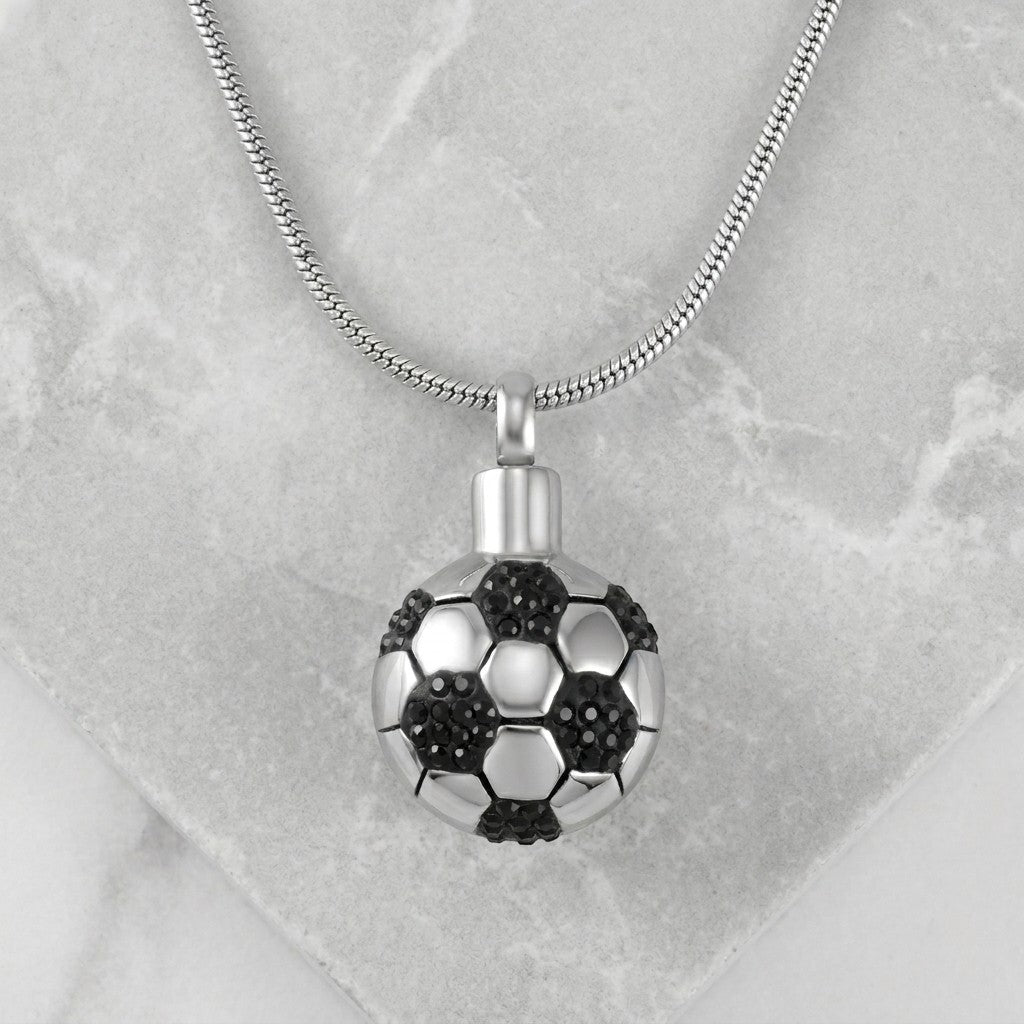 Aramat Jewels zilverkleurige RVS voetbal ashanger met zwarte kristallen, 27x17mm.