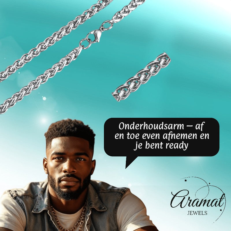 Aramat Jewels zilverkleurige RVS vossenstaart ketting van 70 cm en 5 mm breed, gedragen door een man.
