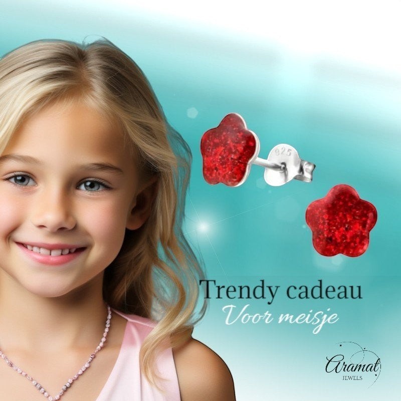 Aramat Jewels 925 zilveren kinderoorbellen in de vorm van een rode glitter bloem van 8mm.