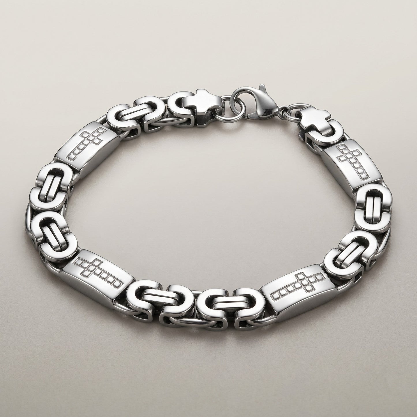 Aramat Jewels zilverkleurige koningsschakel armband van staal met kruisjes, 9mm breed en 21cm lang.