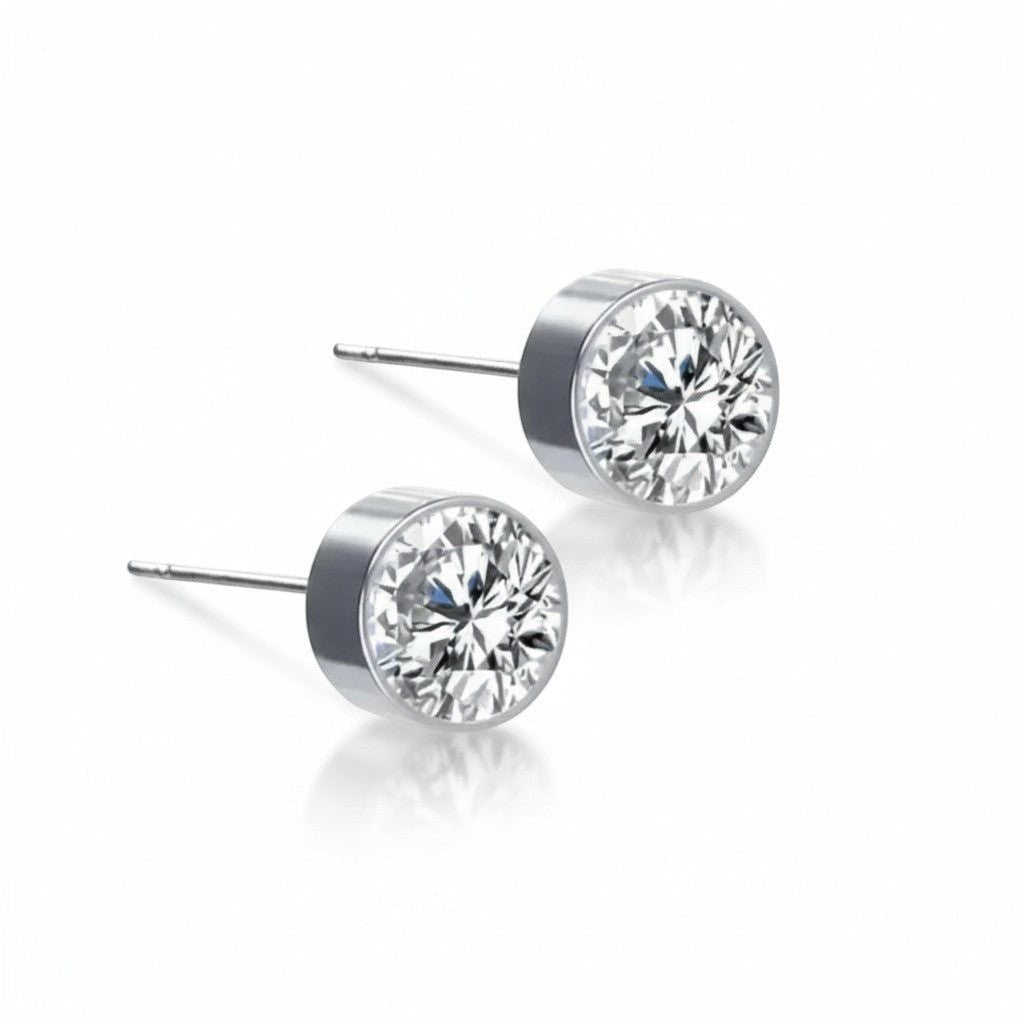 Aramat Jewels zilverkleurige oorstekers met 6mm transparant kristal, gemaakt van roestvrij staal.