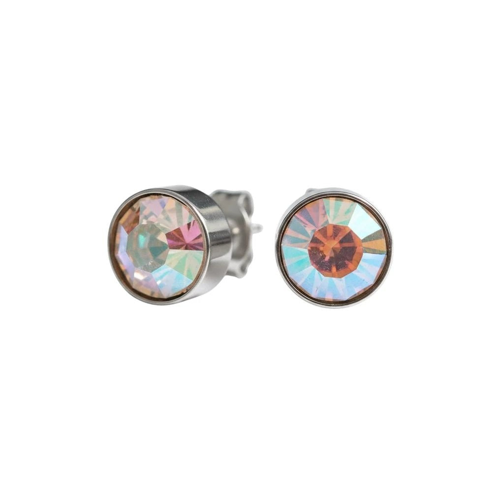 Aramat Jewels zilverkleurige oorstekers met 8mm AB transparant kristal. Uniseks, gemaakt van roestvrij staal.