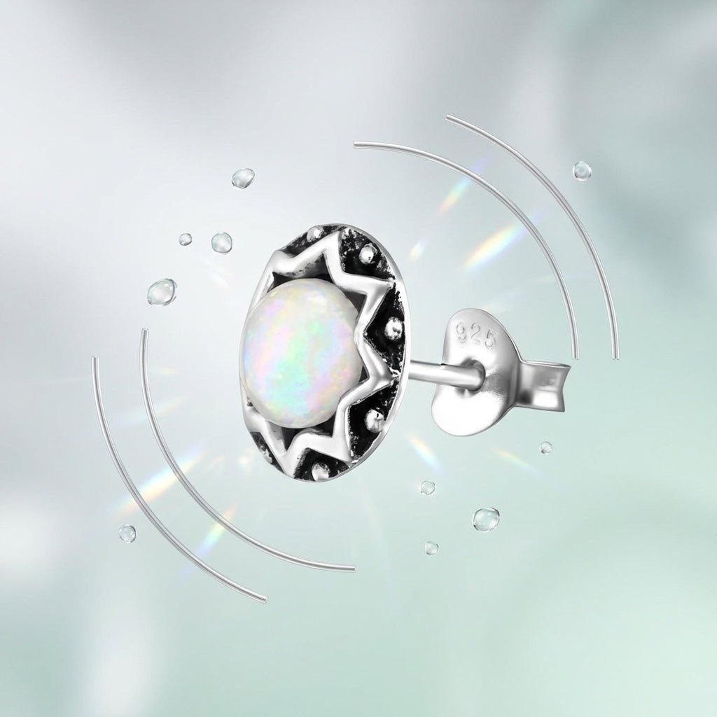 Aramat Jewels Sterling Zilver Bali oorstekers met witte opaal van 9mm, geoxideerd, etnisch design.