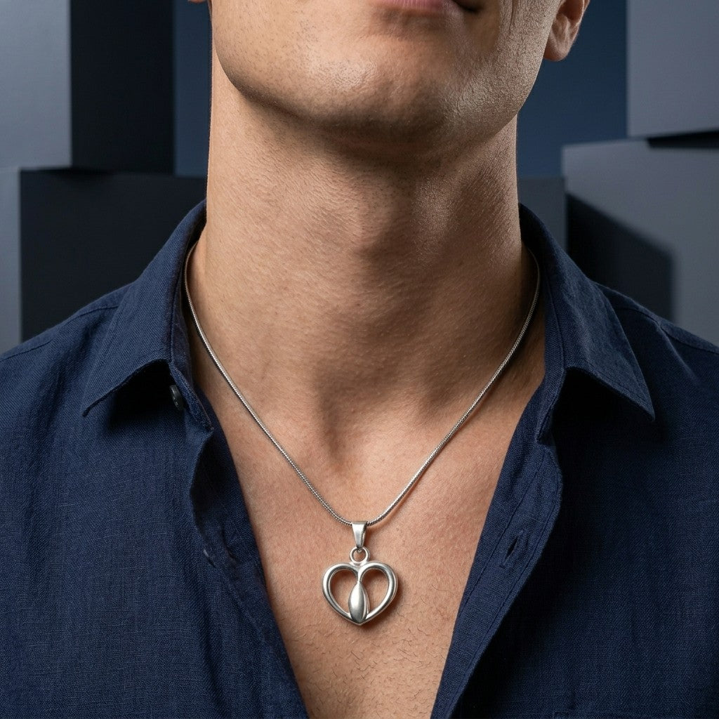 Aramat Jewels zilverkleurige stalen ashanger in hartvorm, een subtiel gedenksieraad voor dames en heren.