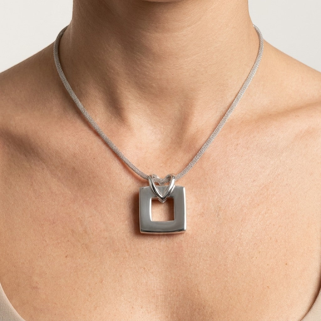 Aramat Jewels zilverkleurige stalen ashanger in open vierkant design, 25x20 mm.