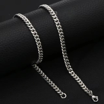 Aramat Jewels zilverkleurige gourmet schakelketting van duurzaam RVS met een klassieke Cuban curb schakel en karabijnsluiting