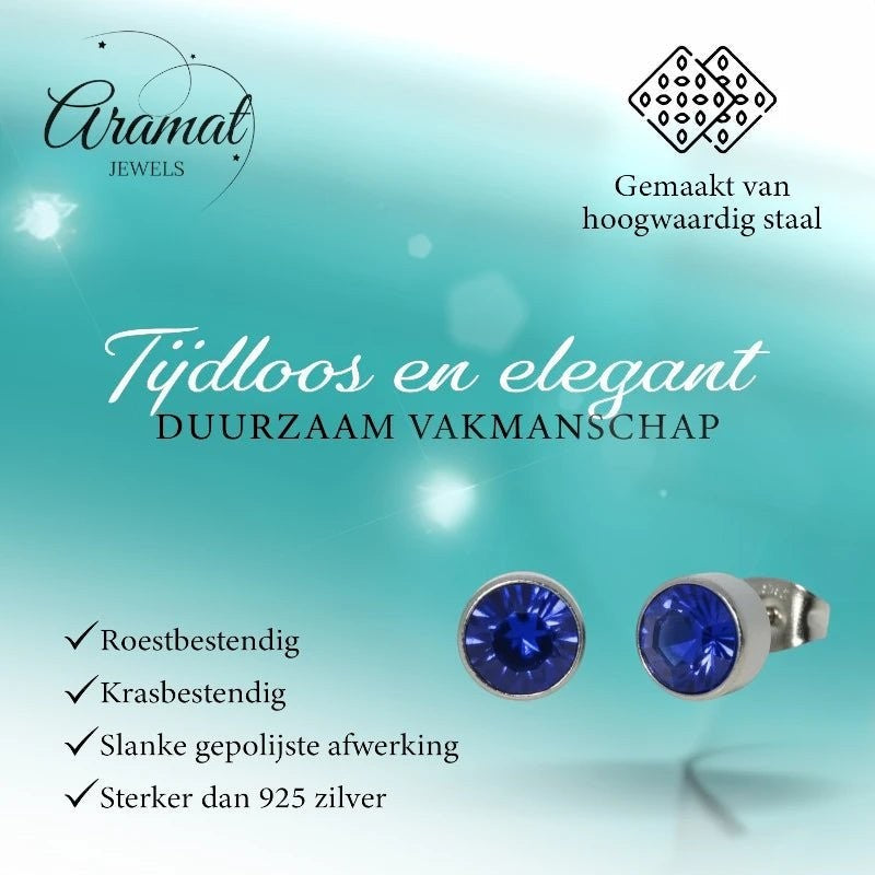 Aramat Jewels zilverkleurige oorstekers met 7mm donkerblauw kristal, gemaakt van roestvrij staal.