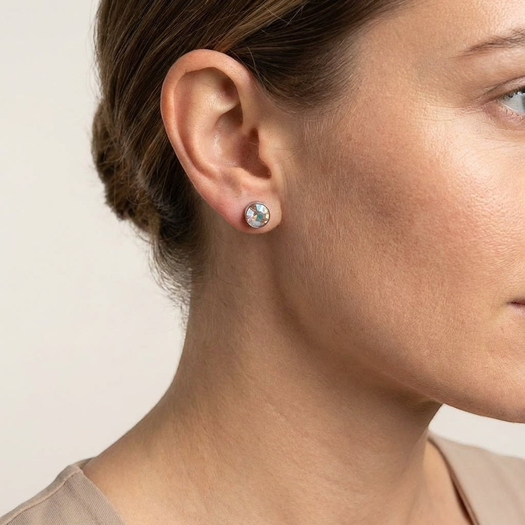 Aramat Jewels zilverkleurige oorstekers met 8mm AB transparant kristal, gemaakt van roestvrij staal.