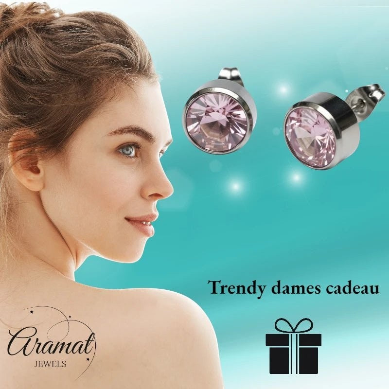 Aramat Jewels zilverkleurige oorstekers met 10mm roze kristal, gemaakt van roestvrij staal.