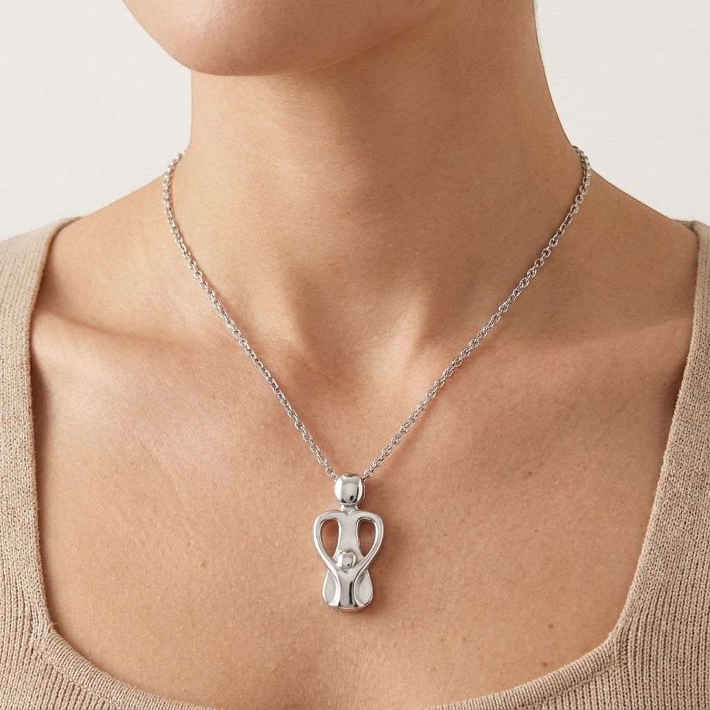 Aramat Jewels zilverkleurige RVS ashanger met ouder en kind, symbool van liefde en verbondenheid.