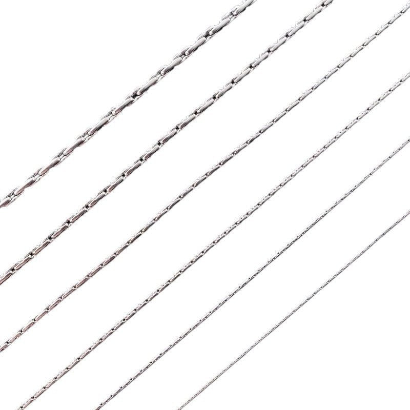 Aramat Jewels zilverkleurige roestvrijstalen slangenketting met een verfijnde en gladde schakelstructuur.