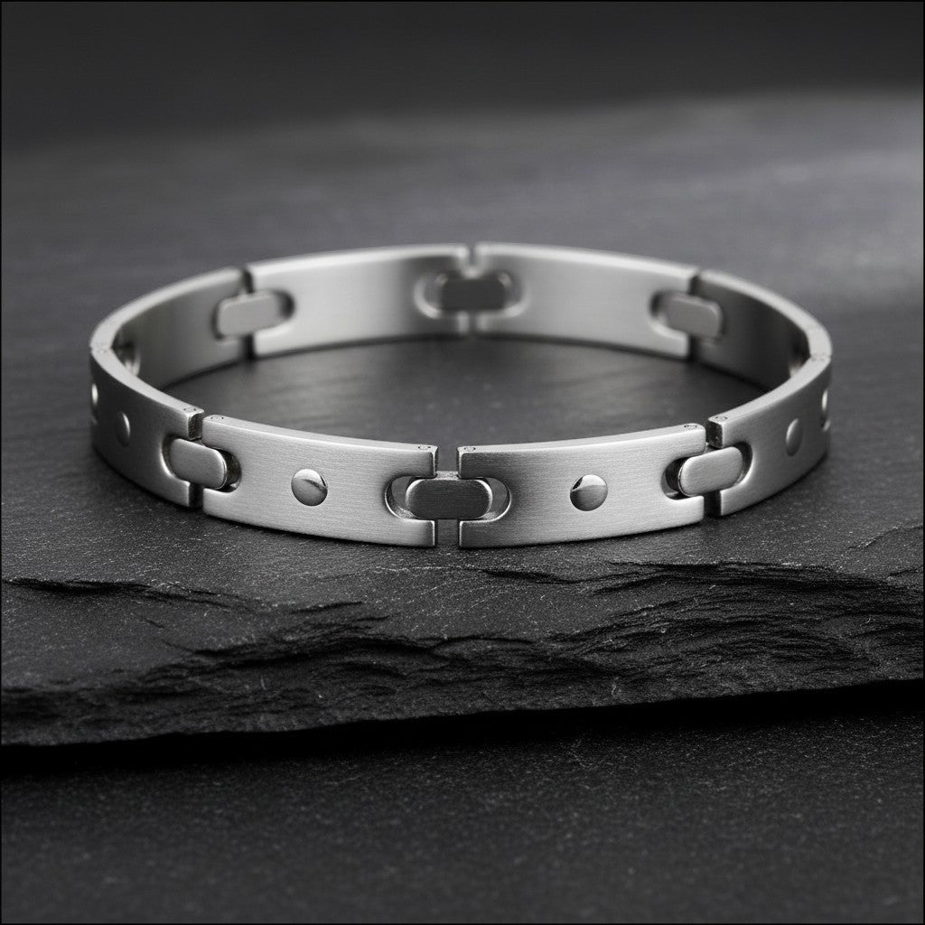 Aramat Jewels stoere zilverkleurige edelstalen armband van 21 cm met een unieke fantasieschakel en kliksluiting.