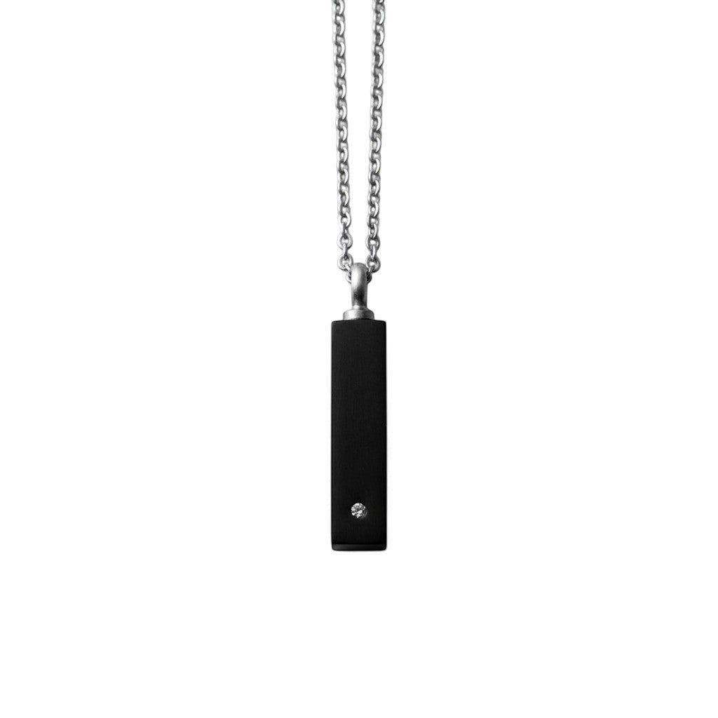 Aramat Jewels zwarte buis ashanger van 316L staal met een kristal, inclusief 50cm ketting.