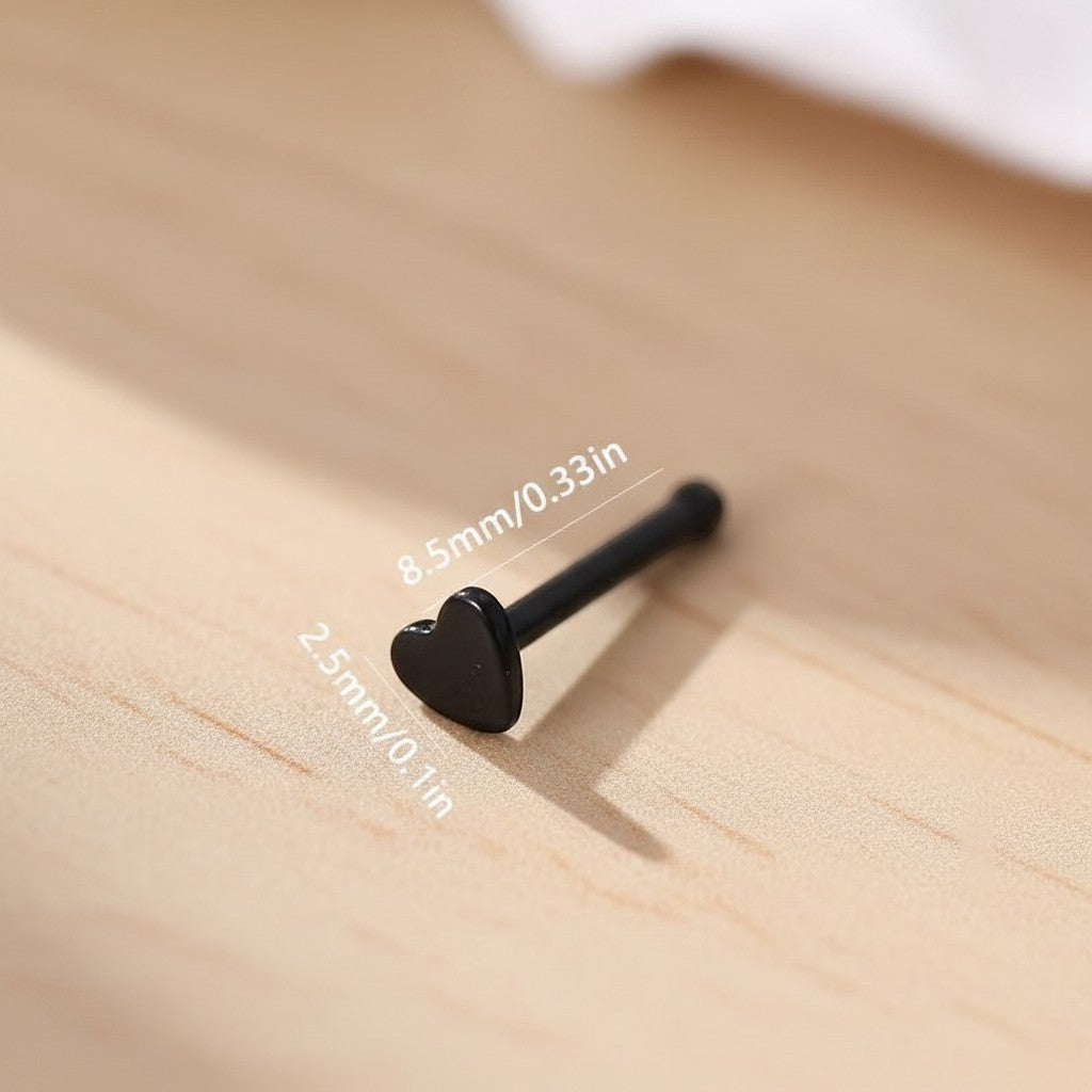 Aramat Jewels zwarte neuspiercing van chirurgisch staal met een 2.5mm hartvormig sieraad op een recht staafje.