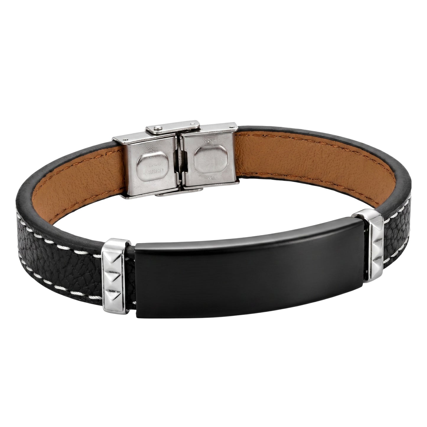 Aramat Jewels zwarte leren herenarmband met graveerbare zwarte stalen plaat, wit stiksel en zilverkleurige RVS sluiting