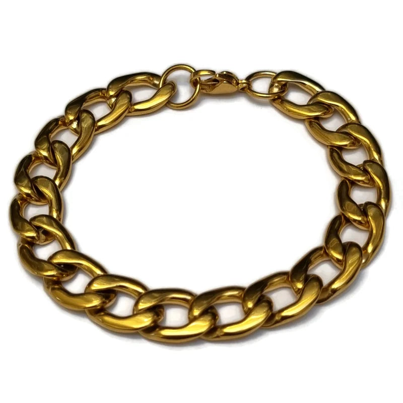 Een gouden armband met ketting