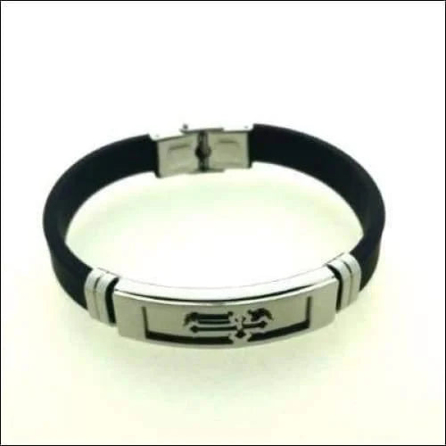 Zwarte Leren Armband Met Zilveren Sluiting - Siliconen Armband Met Rvs Accenten Kruis 20cm