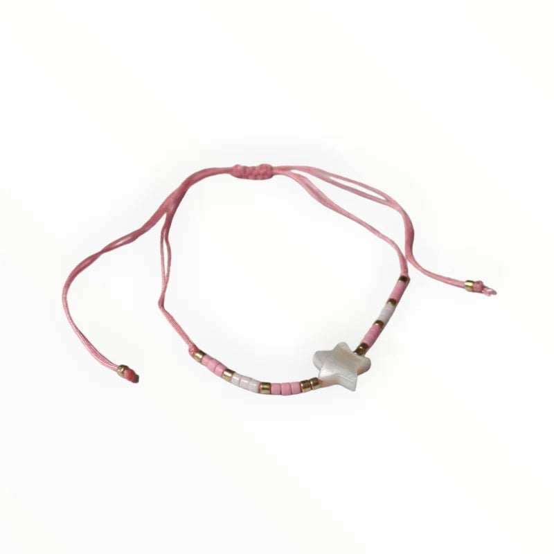 Verstelbare Kralen Armband: Roze Koord, Witte Kraal, Gouden Sluiting - Aramat Jewels®