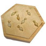 Houten Box Met Gouden Ring En Witte Stenen - Natuursteen Bedeltje Kwarts Peachy White