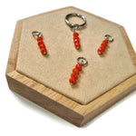 Houten Doos Met Ring En Twee Rode Kralen Bedel Oorringen - Aramat Jewels®.