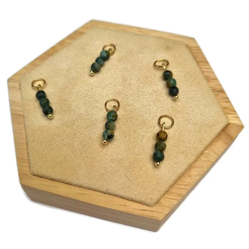 Oorbellen Met Groene Kralen En Goud Van Mat Reef Green Natuurstenen Bedeltjes Van Aramat Jewels