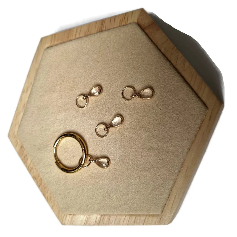 Houten Doos Met Drie Gouden Ringen - Handgemaakte Glazen Oorring Bedels