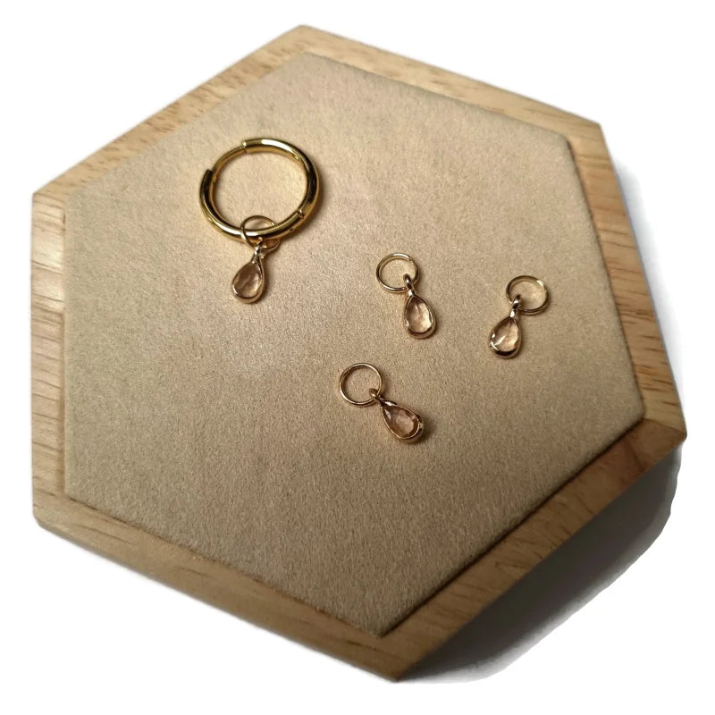 Houten Doos Met Twee Ringen En Een Ring - Handgemaakte Glazen Oorring Bedels