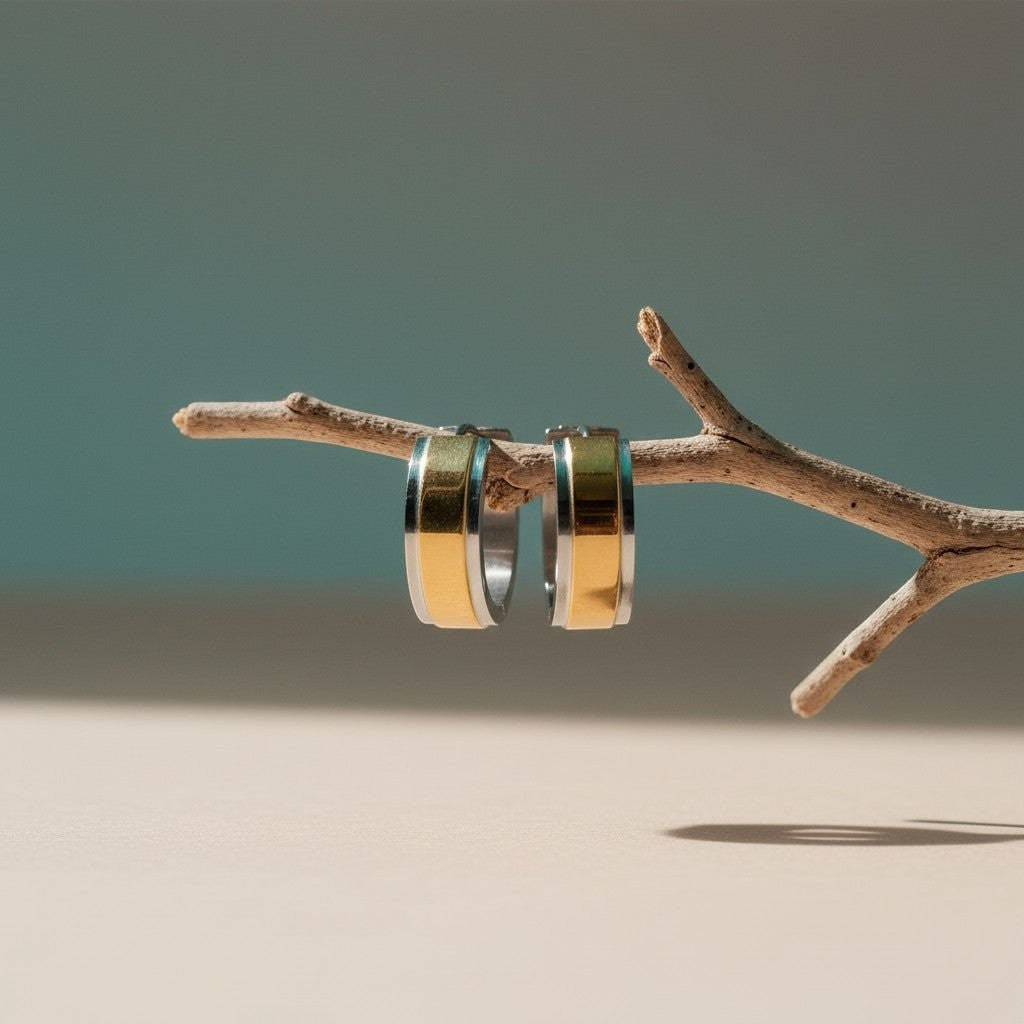 Bicolor RVS Huggie Oorringen met Brede Gouden Streep 20mm - Aramat Jewels - Oorringen - cadeautip