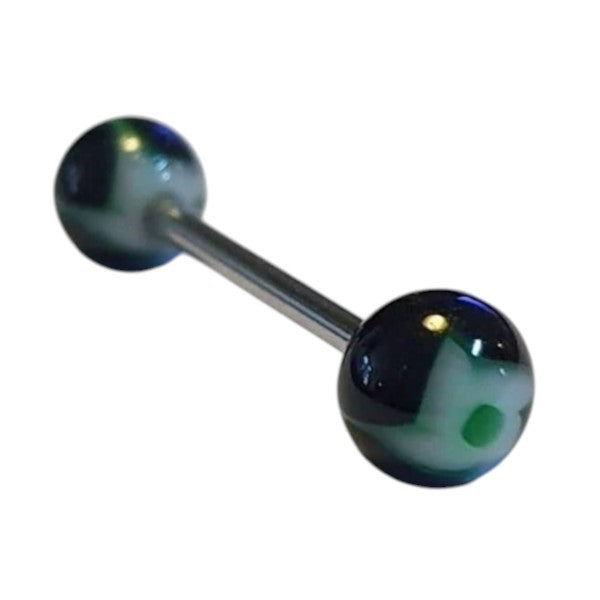 Een paar zwarte en groene glazen bollen