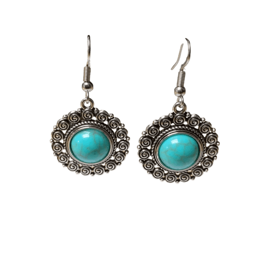 Paar sierlijke zilveren oorbellen met turquoise stenen in ronde zettingen.
