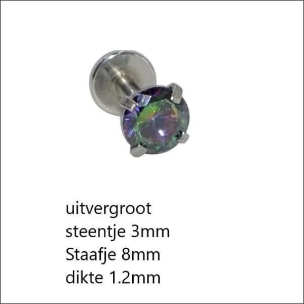 Een close-up van een enkele piercing met een regenboogsteen