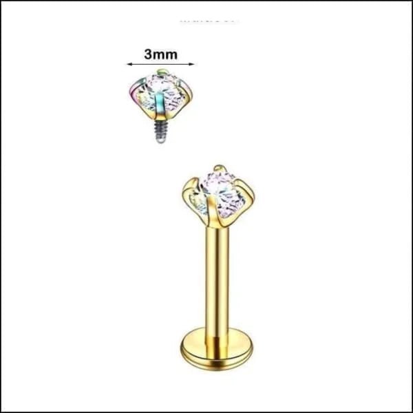 Een paar goudkleurige chirurgische piercings met een diamant