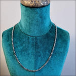 Fantasie Ketting Met Ketting Op Mannequin.