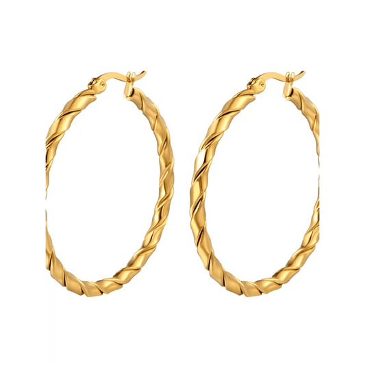 Goudkleurige gedraaide oorbellen.