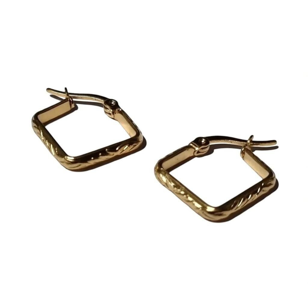 Glamoureuze Goudkleurige vierkante oorringen - Aramat Jewels - Oorringen - cadeautip